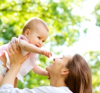 Mutter mit Baby (Bigstock: 45772255)