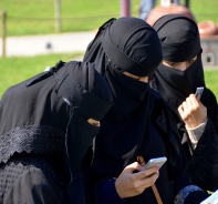 Muslimische Frauen im Burka-Schleier