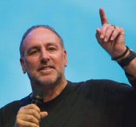 Der Hillsong-Grnder Brian Houston nimmt zum Thema gleichgeschlechtliche Ehe ganz klar Stellung.