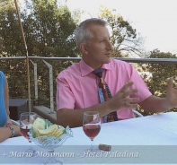 Debora und Mario Mosimann auf der Terasse des Hotel Paladina