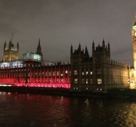 London - rot erleuchtet - verfolgte Christen