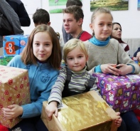 Flchtlingskinder aus der Ostukraine Ukraine Weihnachtspckli 