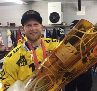 Ryan Lasch mit Meisterpokal