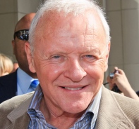 Anthony Hopkins soll bald Papst Benedikt spielen