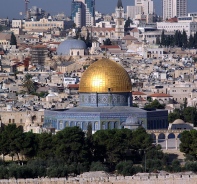 Die Altstadt von Jerusalem mit dem Felsendom im Vordergrund