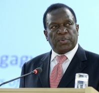 Simbabwes neuer Prsident Emmerson Mnangagwa soll sich laut Berichten dem christlichen Glauben zugewendet haben.