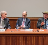 Michael W. Young, Michael Rosbash und Jeffrey C. Hall (v.l.n.r.) gewannen den Nobelpreis in Medizin.