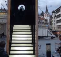 Die Buch-Skulptur bietet einen direkten Blick auf den St. Galler Stadtvater und Reformator Vadian.