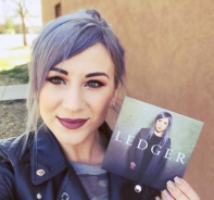 Jen Ledger mit ihrem Solo-Album Ledger