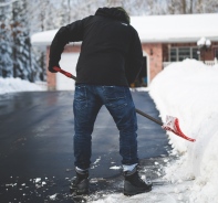 Schneeschaufeln