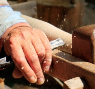 Mit Holz arbeiten