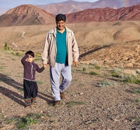 Iraner mit seinem Sohn (Symbolbild)