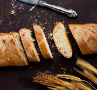 Brot in Stcke geschnitten