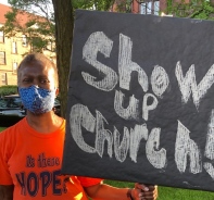 Ein Protestler in Chicago