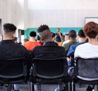 Studenten in einem Saal