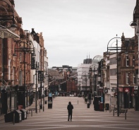 Eine leere Strasse whrend dem Lockdown in Leeds, Grossbritannien