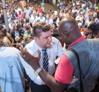 Daniel Kolenda bei einer Evangelisation in Nigeria