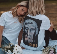 T-Shirts mit der Aufschrift INRI