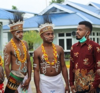 Traditionelle Mnner in Papua