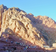 Touristen am Berg Sinai