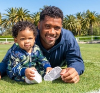 Russell Wilson mit seinem jngsten Sohn