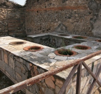 berreste eines Thermopoliums in Pompeji